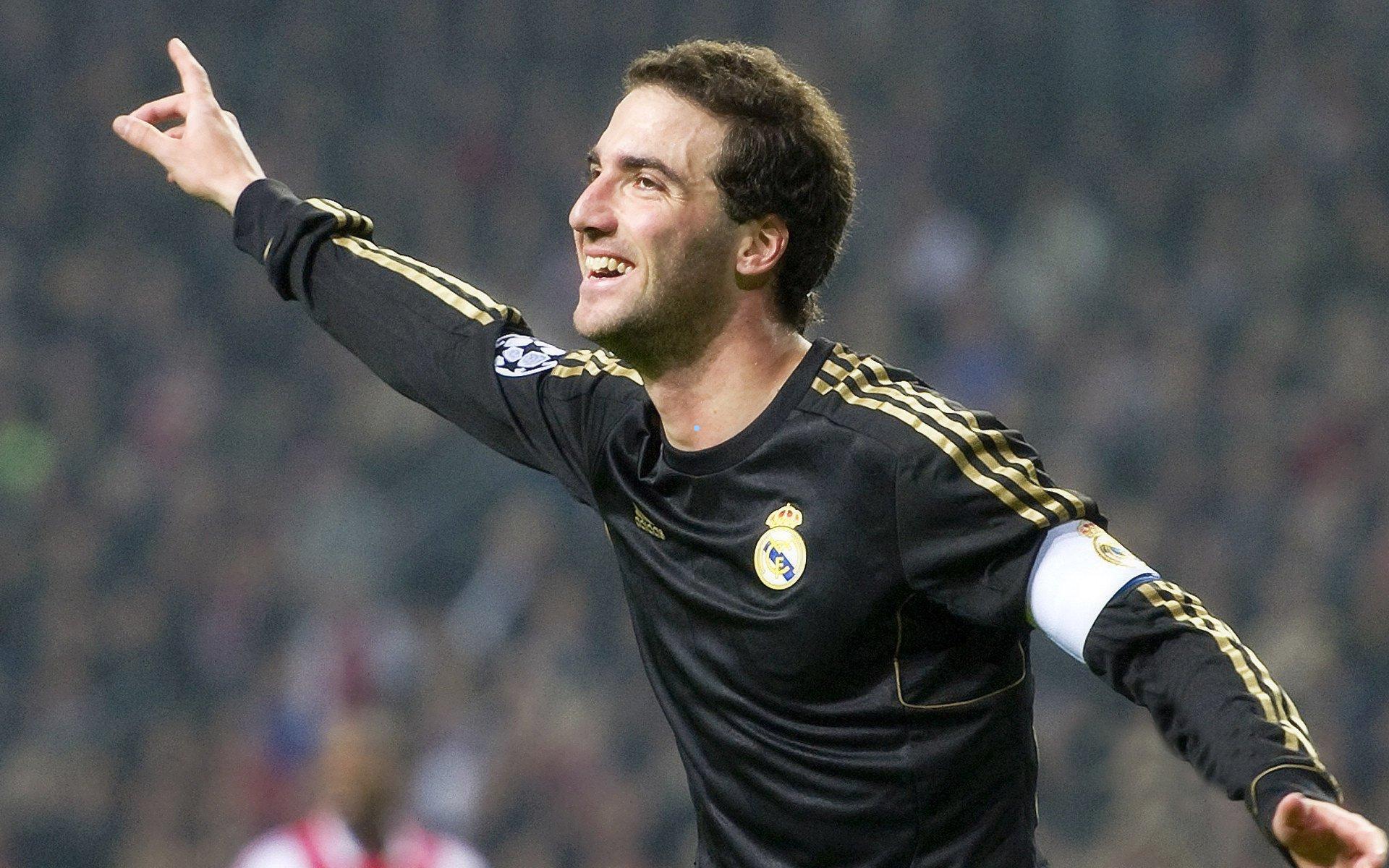 梅西印度行展现文化尊重，参观哈努曼庙虔诚祈祷融入当地传统